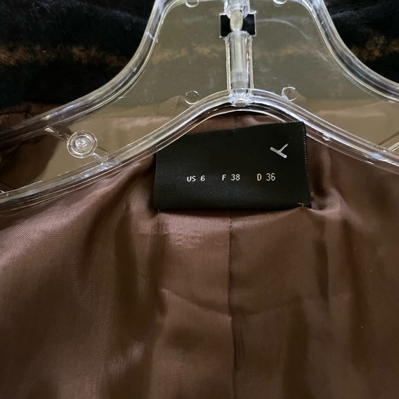 Akris.. size 36… 6… black/ camel